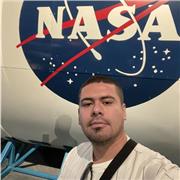 Profesor dedicado en el proceso de aprendizaje . Sea adulto mayor o colegial